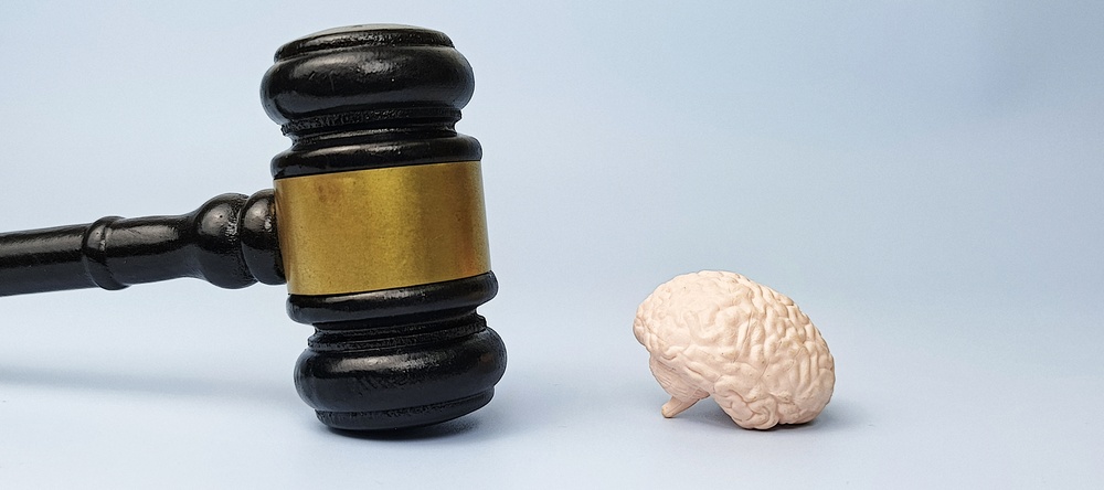 Forensic Brain Evaluation, Legal Judgment Concept, Psychology and Law, Courtroom Analysis, Mental Capacity, Cognitive Function, Justice System, Evidence Review.